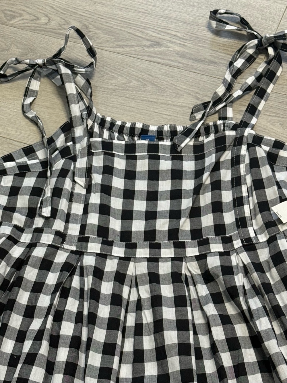 Old Navy Black & White Gingham Tie-Strap Casual Dress - Picture 6 of 10